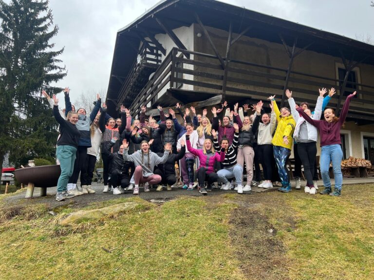 ZIMNÍ LYŽAŘSKÉ VÝCVIKOVÉ KURZY 2025