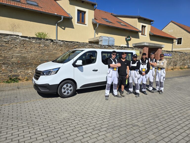 NAŠI ZEDNÍCI MAJÍ NOVÉ AUTO