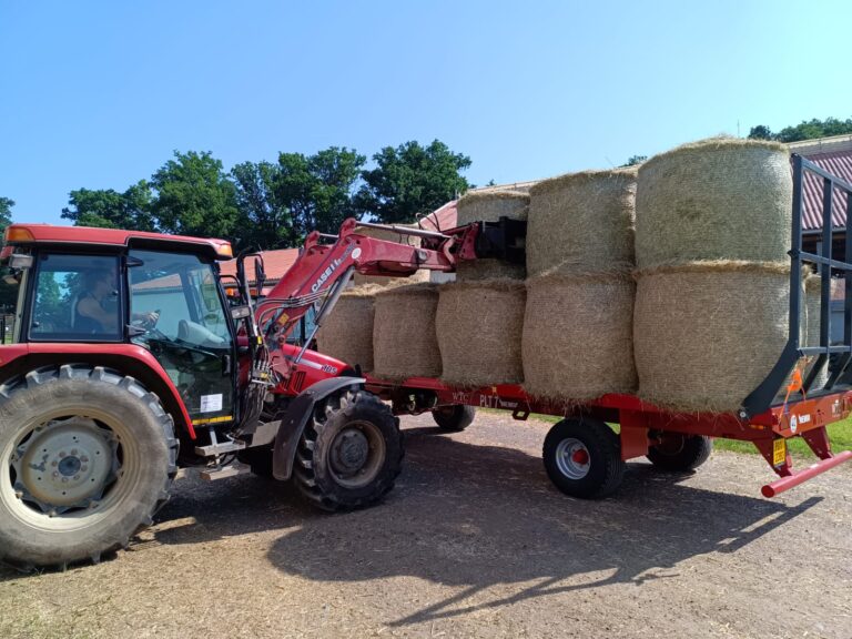 PREMIÉRA TRAKTOROVÉHO PŘEPRAVNÍKU BALÍKŮ WTC PLT 7