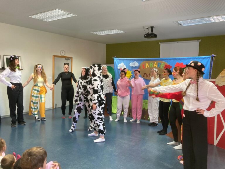 DNY PRO MATEŘSKÉ ŠKOLKY NA ŠKOLNÍM STATKU A DIVADELNÍ KABARET