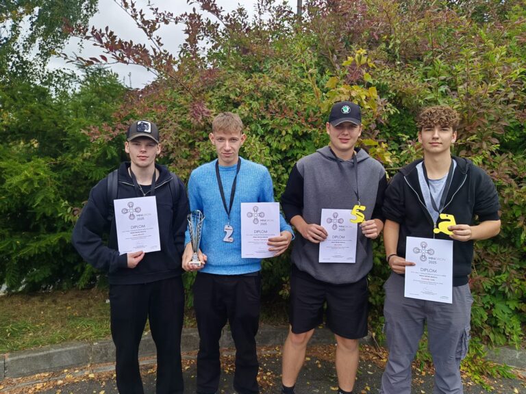 ÚSPĚCH NAŠICH ŽÁKŮ NA KRAJSKÉ SOUTĚŽI MINIDRON 2025 V KLATOVECH